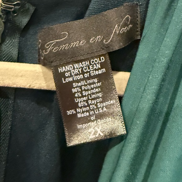 La Femme en Noir Art Deco Rouched Gown - Picture 3 of 3